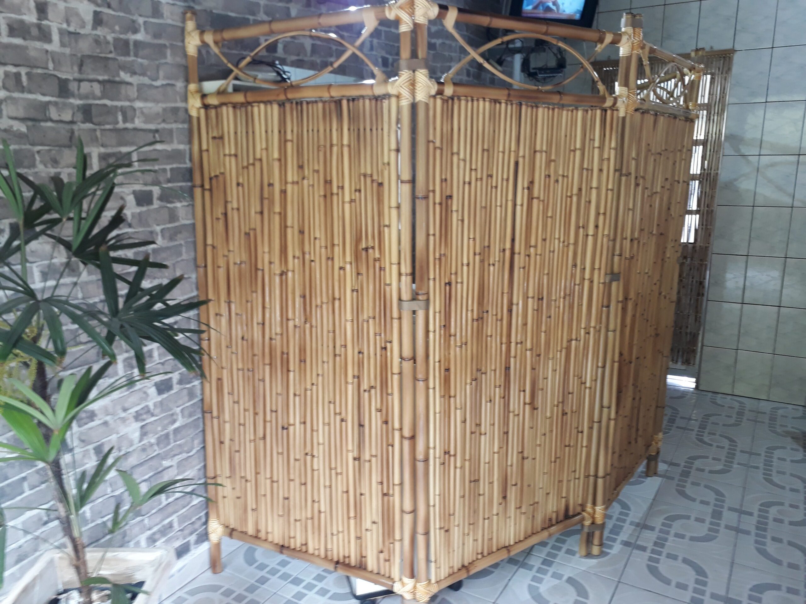 Biombos e divisórias de bambu