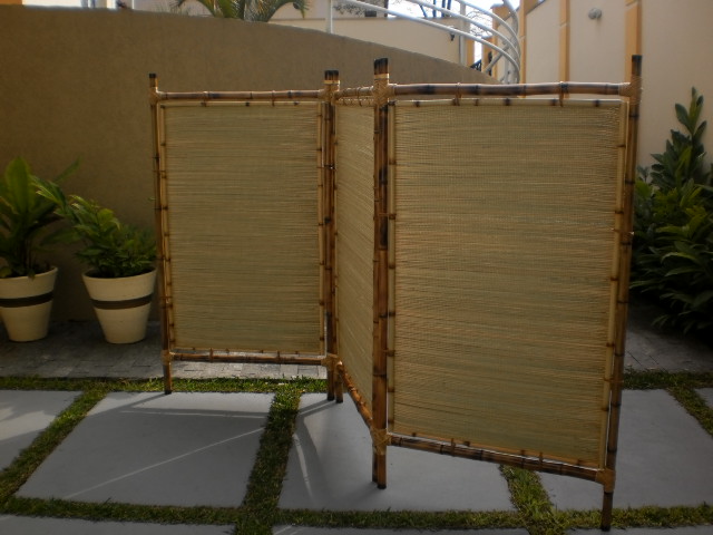 Biombos e divisórias de bambu coberta com palha