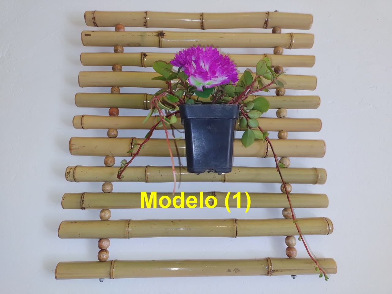 Suporte de bambu para plantas modelo (1)