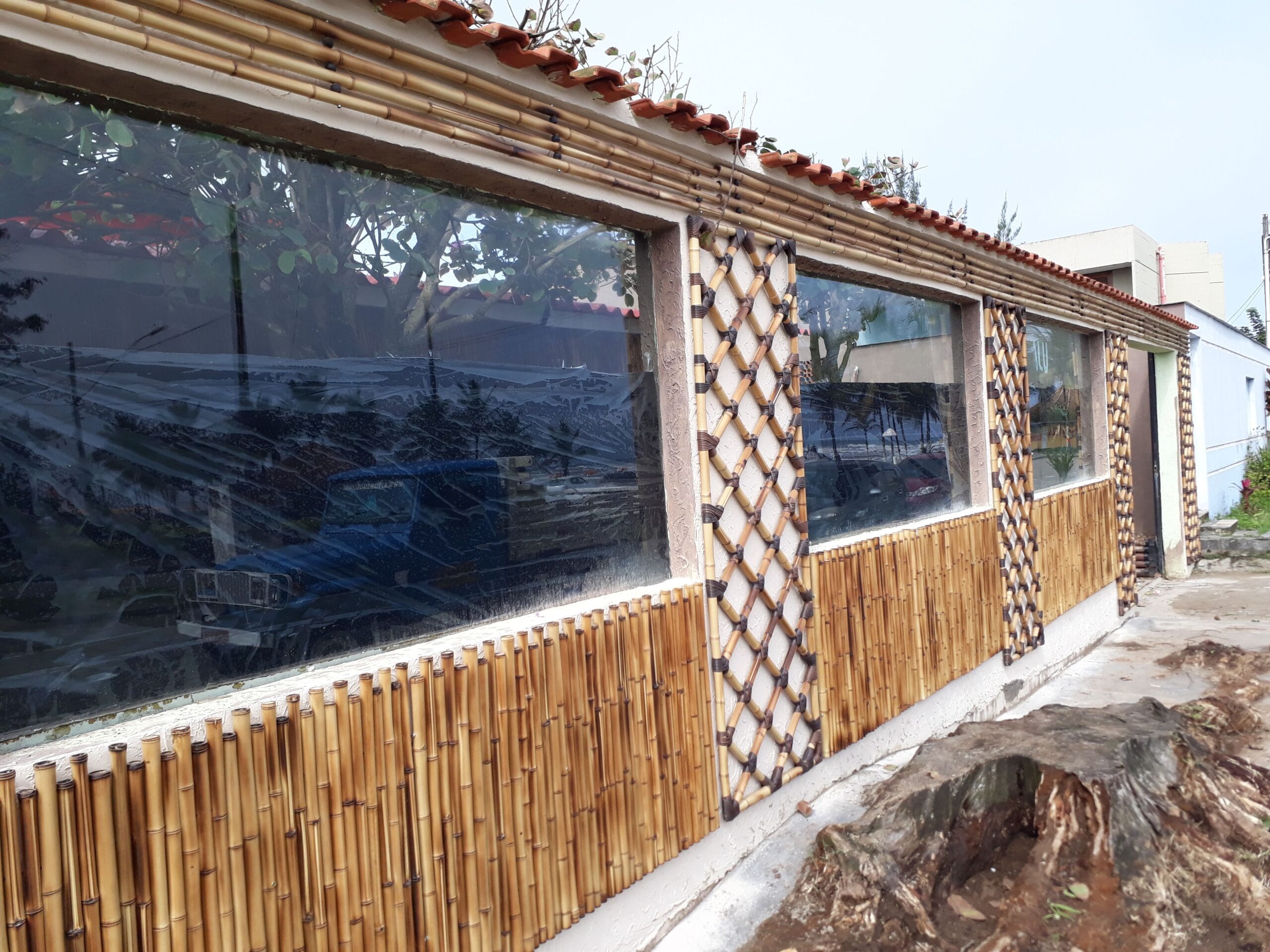 "Ideias Criativas para Decorar Paredes com Bambu" 1 decorar paredes com bambu