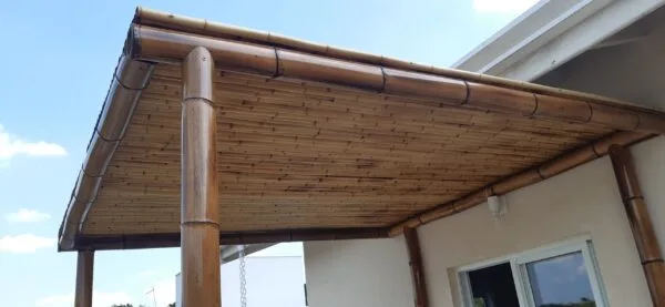 cercas e painéis de bambu