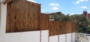 Cerca De Bambu Escurecida Modelo Reto