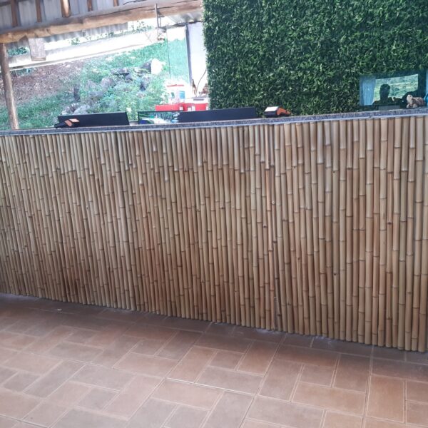cercas e painéis de bambu