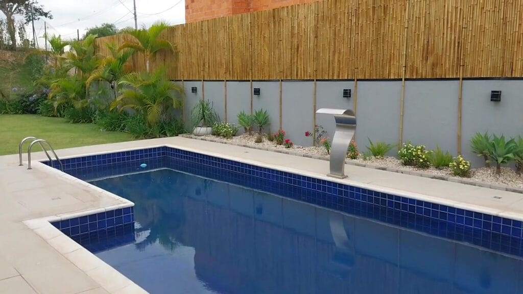 Criar área privada na piscina 4 Cerca de bambu privativa